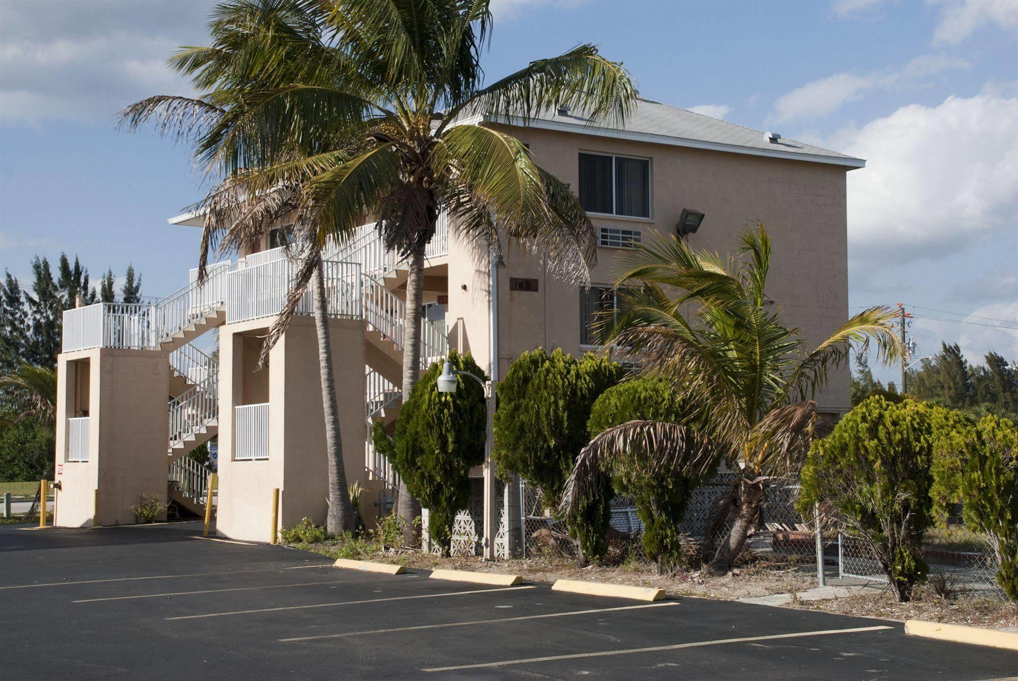 Tahitian Inn Fort Myers Beach Exterior photo